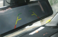 行车记录仪后摄像头接上线 一直显示倒车影像 怎么解决？
